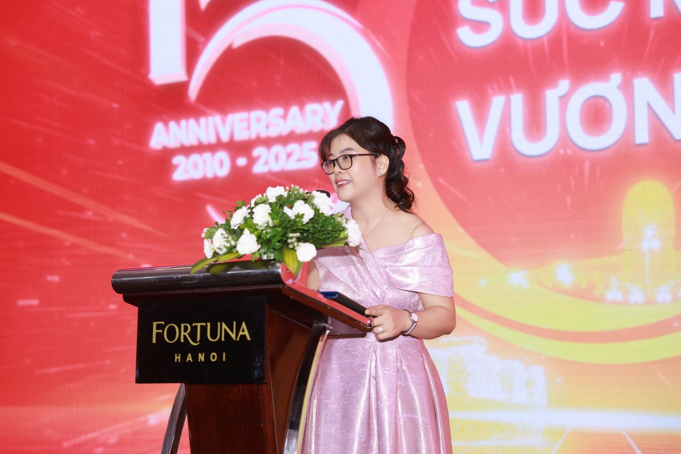 1763091722308_cea7aa3dd8e930d8e7d7.jpeg bà lê thị thu chủ tịch tổng công ty phát biểu tại sự kiện