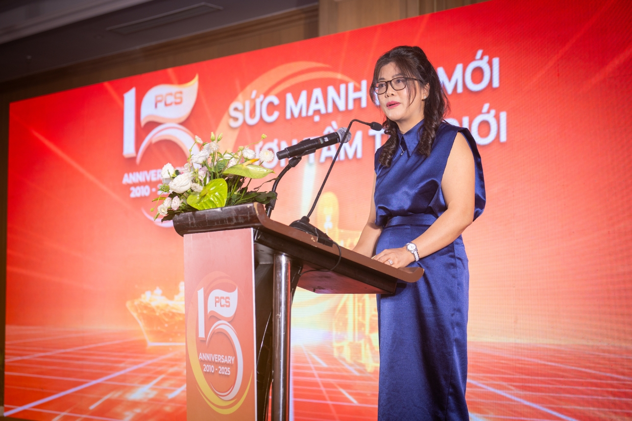 Bà Lê Thị Thu – Chủ tịch HĐQT phát biểu khai mạc Lễ Kỷ niệm 15 năm Ngày thành lập Tổng Công ty PCS.