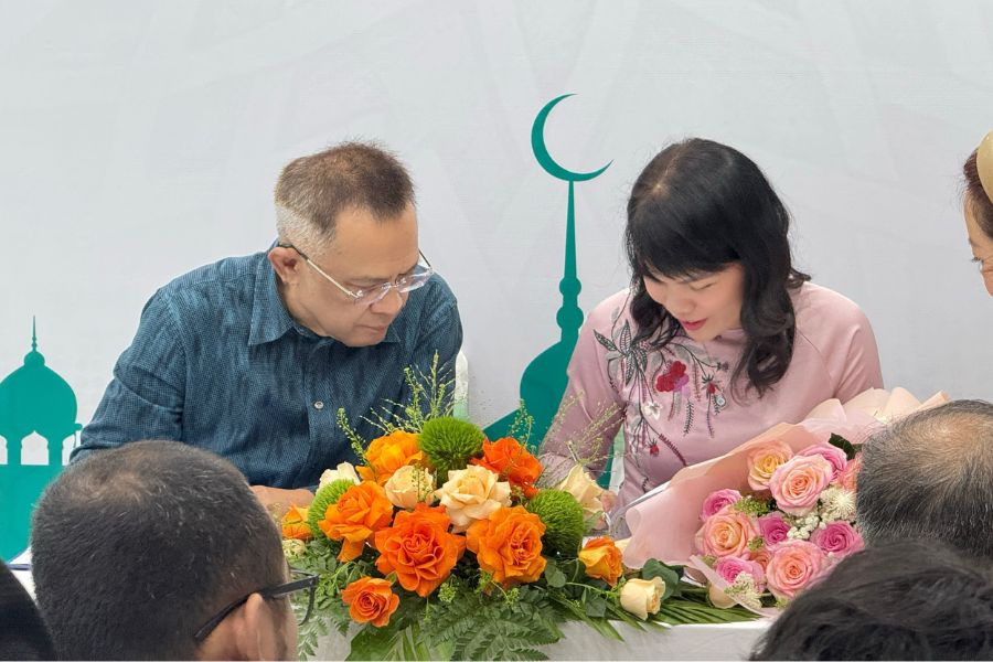 PCS Logistics signs MOU with HALCERT, establishing a foundation for Halal training and supply chain support.