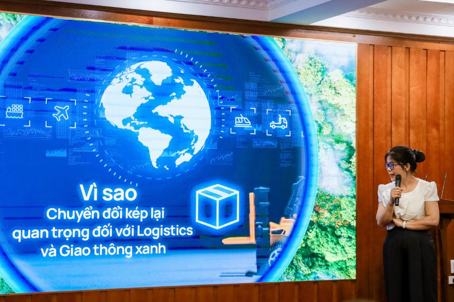 PCS h&oacute;a xanh trong vận chuyển logistics