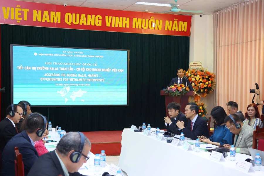 Thứ trưởng Nguyễn Hoàng Long phát biểu tại Hội thảo Thứ trưởng Nguyễn Hoàng Long phát biểu tại Hội thảo