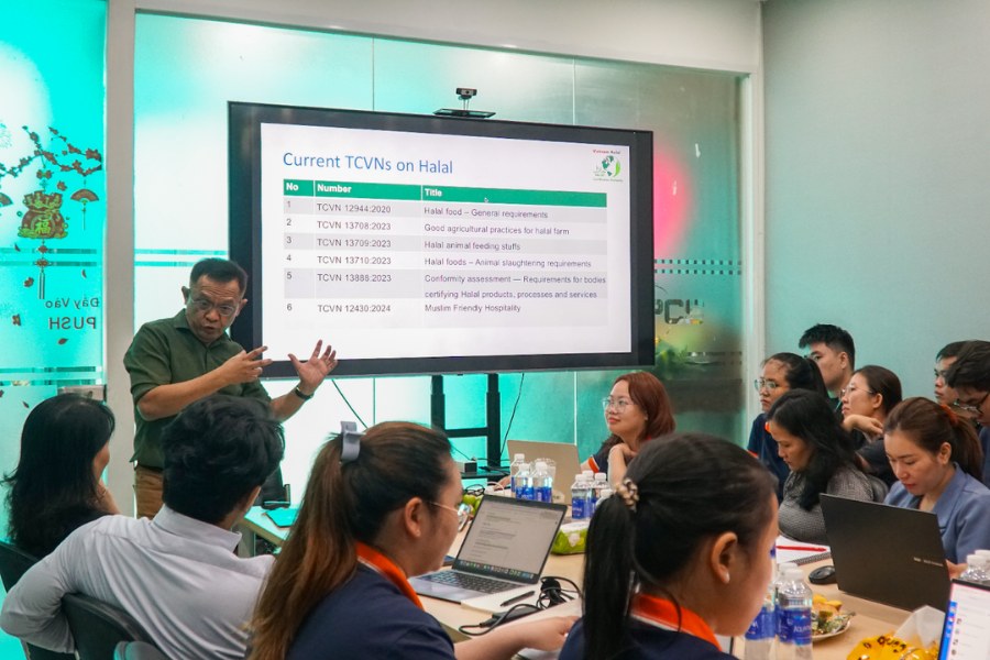 PCS Logistics organizes Halal training with HALCERT Expert