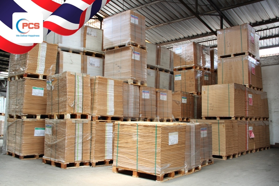 Hàng hóa đóng pallet chuẩn bị xuất tuyến Việt Nam – Thái Lan. Hàng hóa đóng pallet chuẩn bị xuất tuyến Việt Nam – Thái Lan.