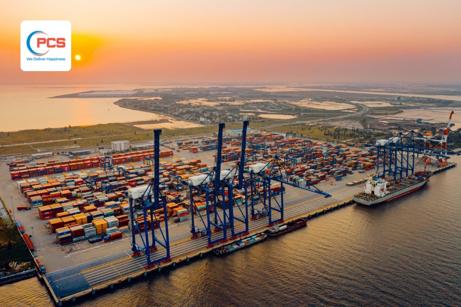 Giao th&ocirc;ng vận tải đường biển th&uacute;c đẩy xuất nhập khẩu, kết nối kinh tế Việt Nam với thị trường quốc tế.