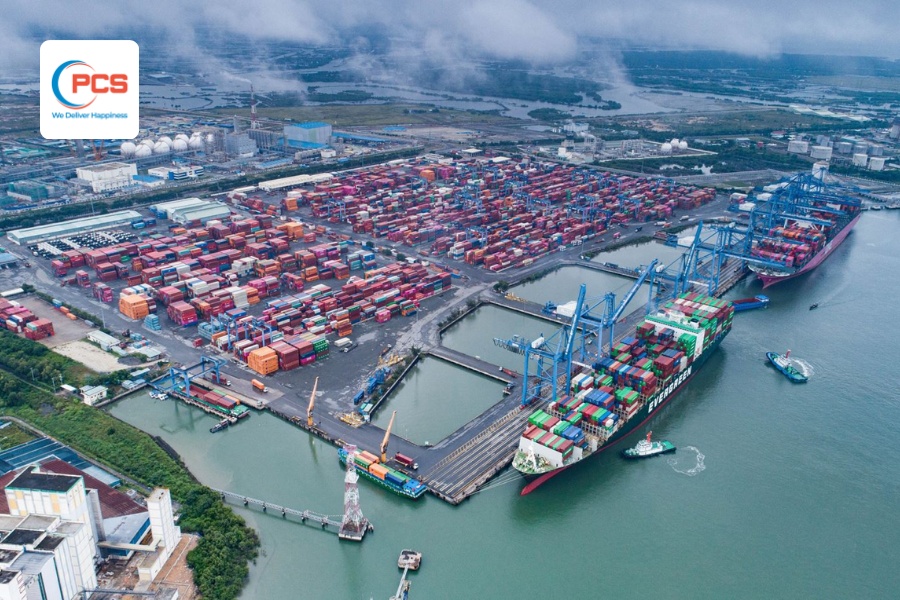 Kinh tế vận chuyển đường biển l&agrave; hoạt động khai th&aacute;c vận tải biển nhằm tạo ra gi&aacute; trị v&agrave; lợi nhuận kinh tế.