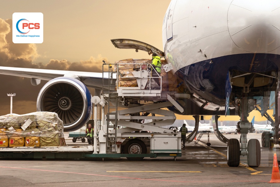 Chi ph&iacute; vận chuyển h&agrave;ng kh&ocirc;ng được t&iacute;nh dựa tr&ecirc;n trọng lượng, thể t&iacute;ch v&agrave; tuyến bay.