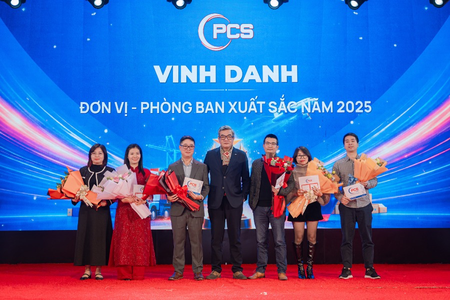 Lễ vinh danh ghi nhận những nỗ lực th&agrave;nh quả của c&aacute;c ph&ograve;ng ban trong năm 2025