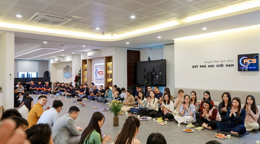 Những gương mặt h&acirc;n hoan trong ng&agrave;y đầu năm mới tại văn ph&ograve;ng Quang Tiến - H&agrave; Nội  