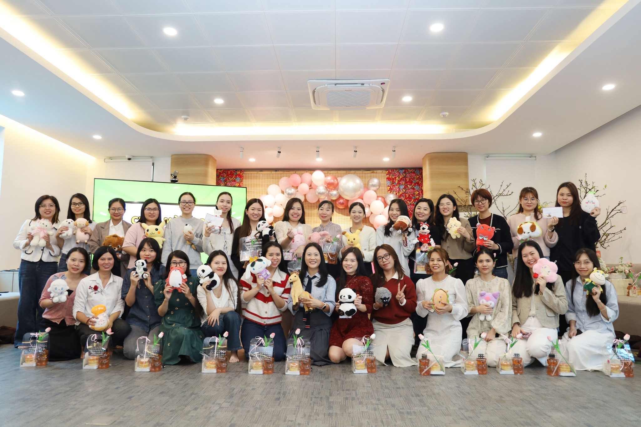 Ngày Quốc tế Phụ nữ 8-3 và những đóa hồng hạnh phúc tại PCS Logistics