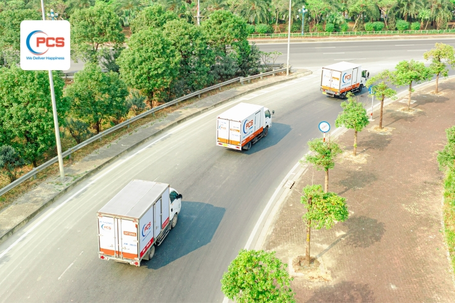 Phần lớn h&agrave;ng h&oacute;a từ c&aacute;c nh&agrave; m&aacute;y thuộc khu c&ocirc;ng nghiệp c&oacute; thể được vận chuyển bằng dịch vụ chuyển ph&aacute;t nhanh.