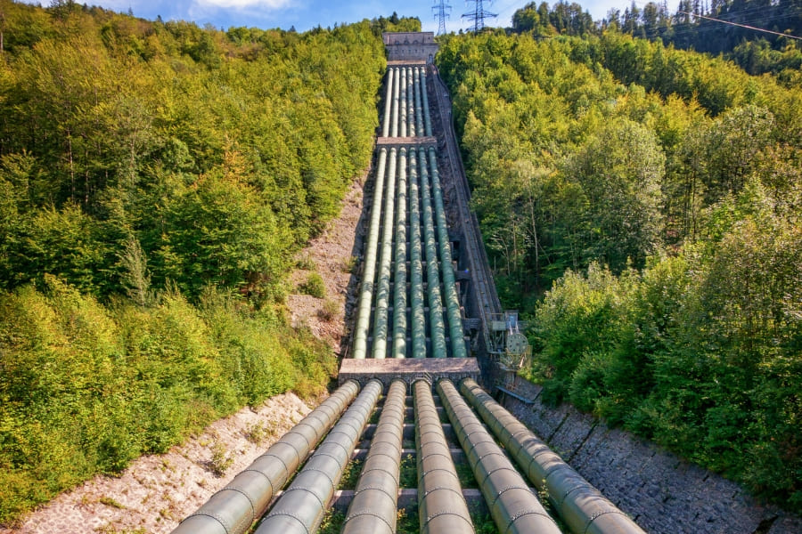 Vận chuyển h&agrave;ng h&oacute;a bằng đường ống d&agrave;nh cho c&aacute;c loại chất lỏng đặc th&ugrave; như xăng, dầu,..