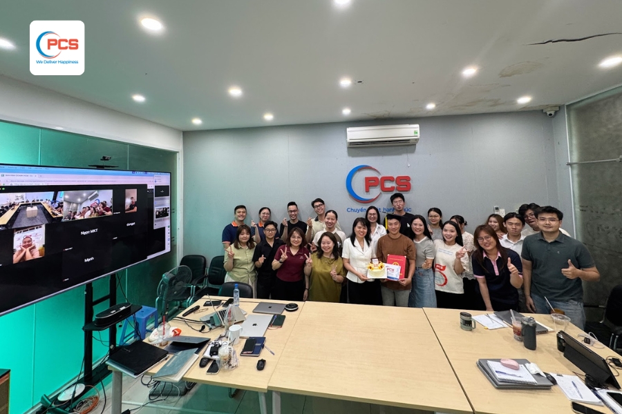 Chụp h&igrave;nh lưu niệm c&ugrave;ng Ban Kinh doanh PCS Logistics