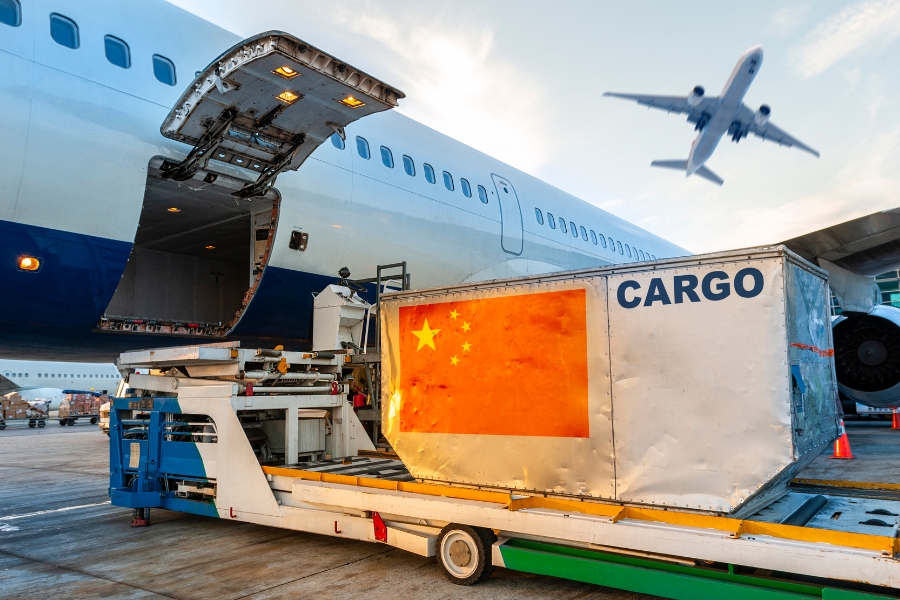 Xử l&yacute; v&agrave; bốc xếp h&agrave;ng h&oacute;a từ Trung Quốc về Việt Nam bằng đường h&agrave;ng kh&ocirc;ng.
