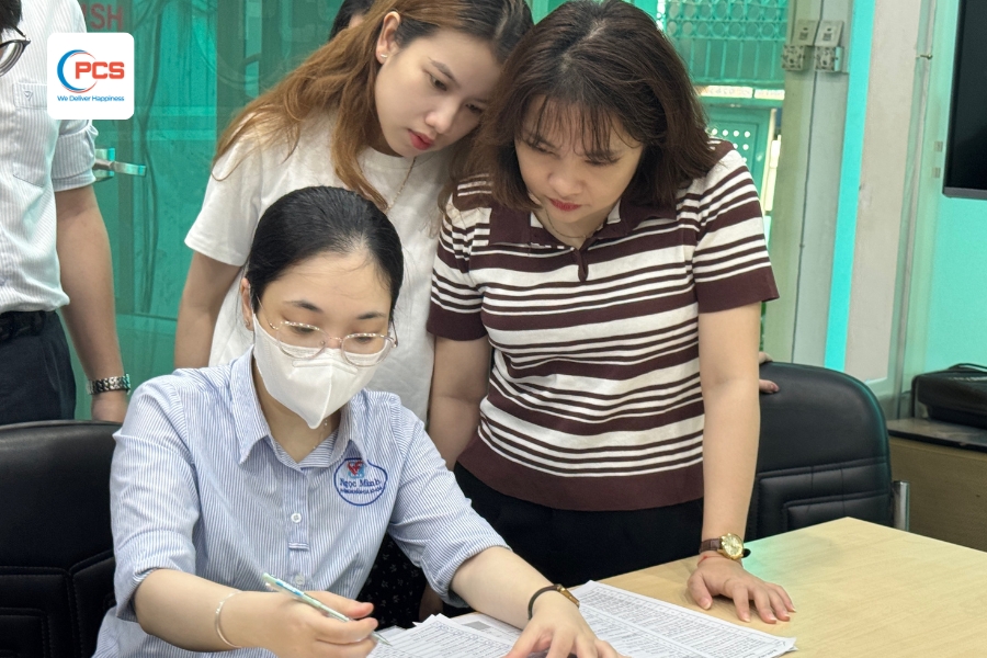 Hoạt động kh&aacute;m sức khỏe diễn ra b&agrave;i bản với sự phối hợp giữa đội ngũ y tế v&agrave; CBNV PCS Logistics.&nbsp;