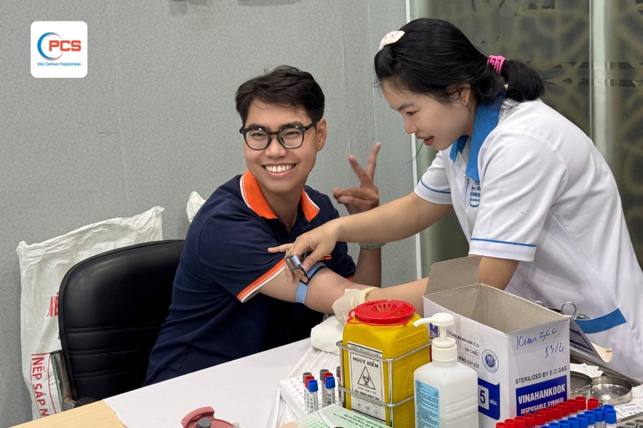 Kh&ocirc;ng kh&iacute; thăm kh&aacute;m diễn ra gần gũi, thoải m&aacute;i với sự hỗ trợ v&agrave; đồng h&agrave;nh giữa c&aacute;c đồng nghiệp.&nbsp;