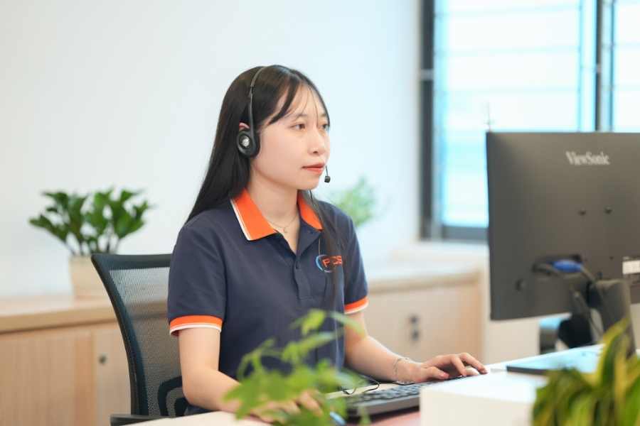 Đội ngũ PCS tiếp nhận thông tin và hỗ trợ giải pháp chuyển phát nhanh tối ưu cho khách hàng Đội ngũ PCS tiếp nhận thông tin và hỗ trợ giải pháp chuyển phát nhanh tối ưu cho khách hàng