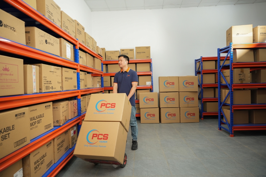 Dịch vụ fulfillment của PCS Logistics hỗ trợ doanh nghiệp tối ưu lưu kho v&agrave; xử l&yacute; đơn h&agrave;ng hiệu quả.