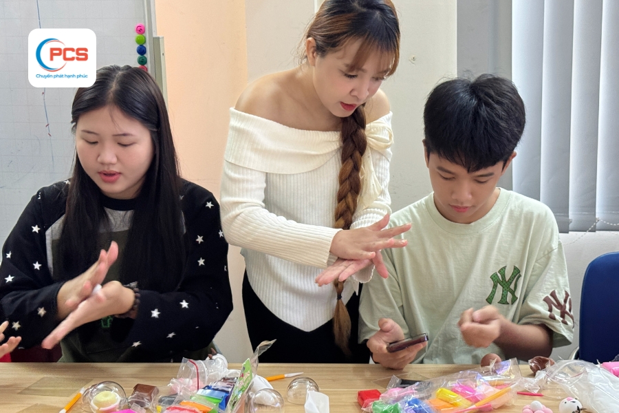 1780475065543_pcs-chuyen-phat-hanh-phuc-den-cac-thien-than-nhi-dip-quoc-te-thieu-nhi-1-6-6.jpg
