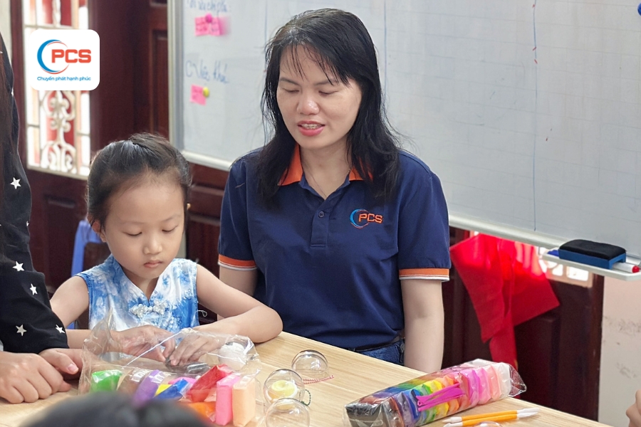 1780475101165_pcs-chuyen-phat-hanh-phuc-den-cac-thien-than-nhi-dip-quoc-te-thieu-nhi-1-6-10.jpg