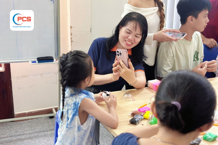 1780475116099_pcs-chuyen-phat-hanh-phuc-den-cac-thien-than-nhi-dip-quoc-te-thieu-nhi-1-6-3.jpg