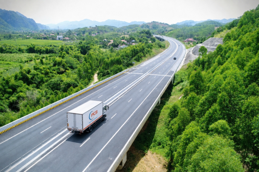 Hàng hóa được vận chuyển trực tiếp bằng xe nguyên chuyến, hạn chế trung chuyển và thuận tiện bàn giao tại kho, nhà máy hoặc khu vực cửa khẩu. Hàng hóa được vận chuyển trực tiếp bằng xe nguyên chuyến, hạn chế trung chuyển và thuận tiện bàn giao tại kho, nhà máy hoặc khu vực cửa khẩu.