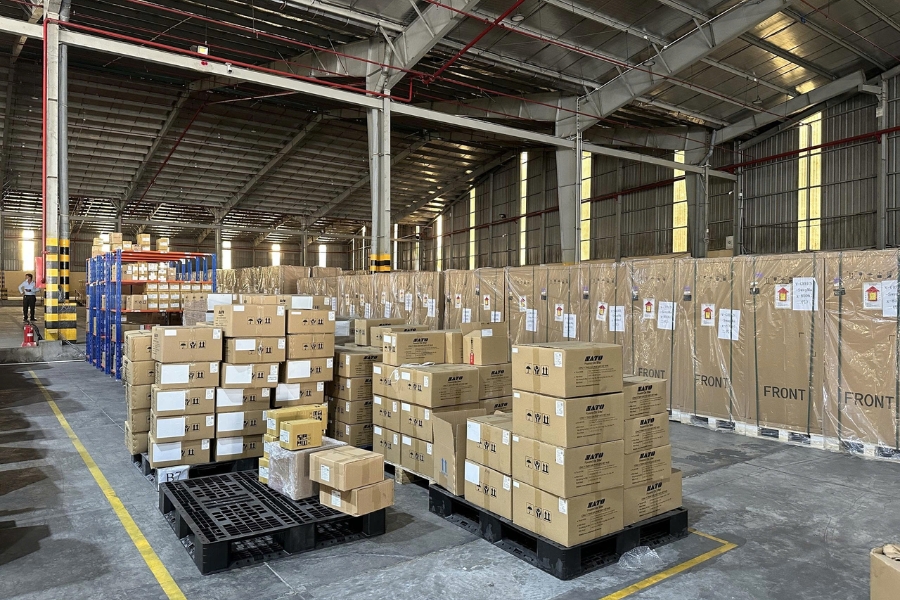 Palletized cargo transportation makes loading, unloading, warehousing, and delivery easier for businesses. Palletized cargo transportation makes loading, unloading, warehousing, and delivery easier for businesses.