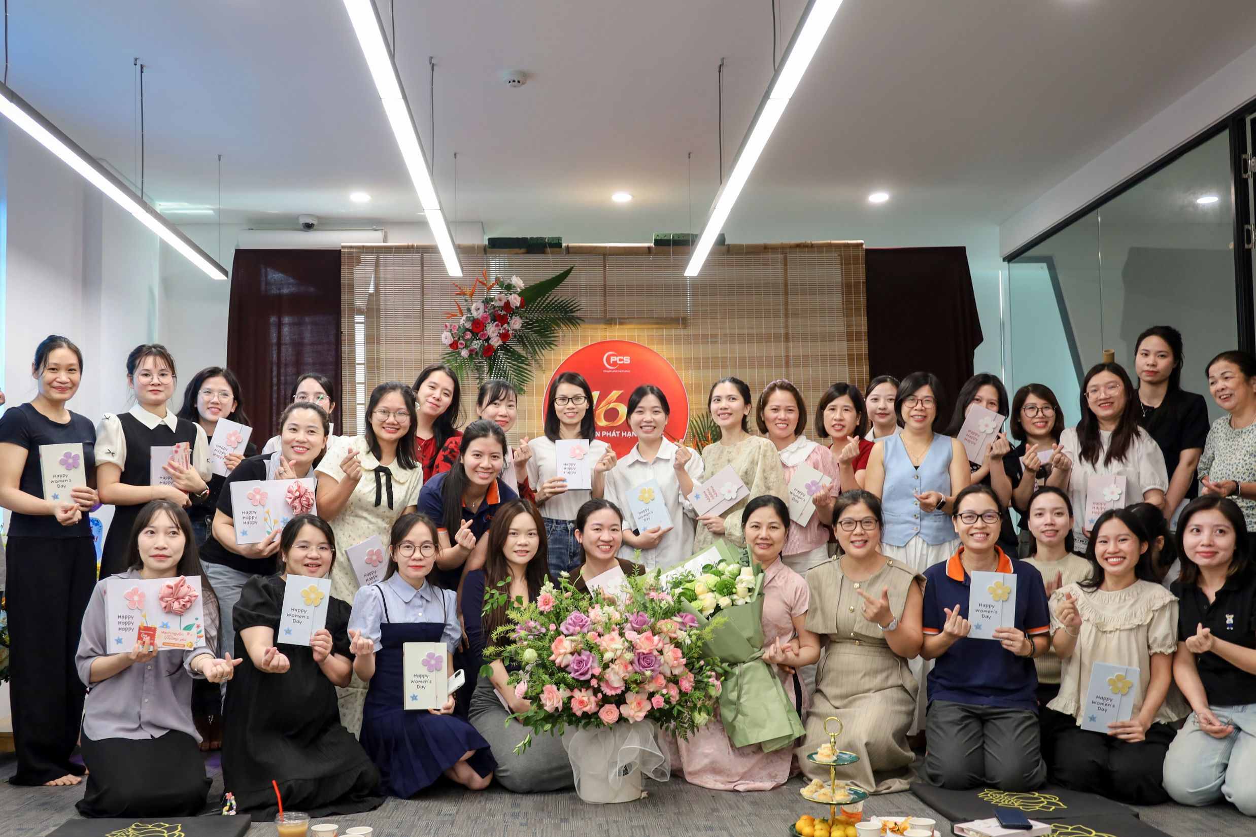 1792664714746_pcs-logistics-lan-toa-yeu-thuong-mung-ngay-phu-nu-viet-nam-20-10-17.jpg