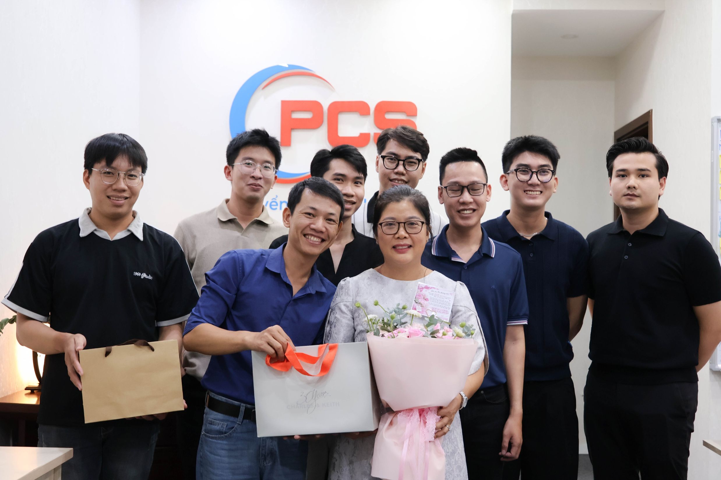 1792664779854_pcs-logistics-lan-toa-yeu-thuong-mung-ngay-phu-nu-viet-nam-20-10-3.jpg